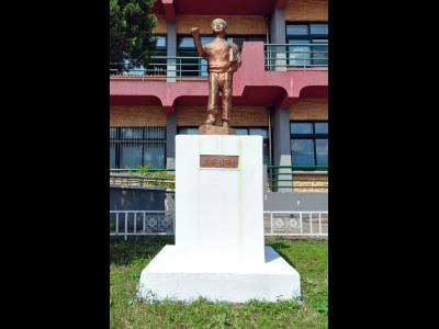 백운초등학교 효자 정재수 동상 썸네일 이미지