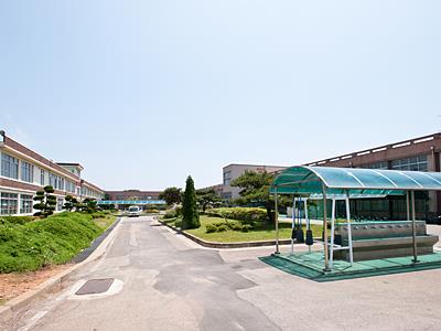 서산중앙고등학교 본관 뒤 휴게시설 썸네일 이미지