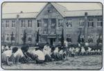 청주교육대학교-1950년대 청주사범학교시절 운동장정리 썸네일 이미지